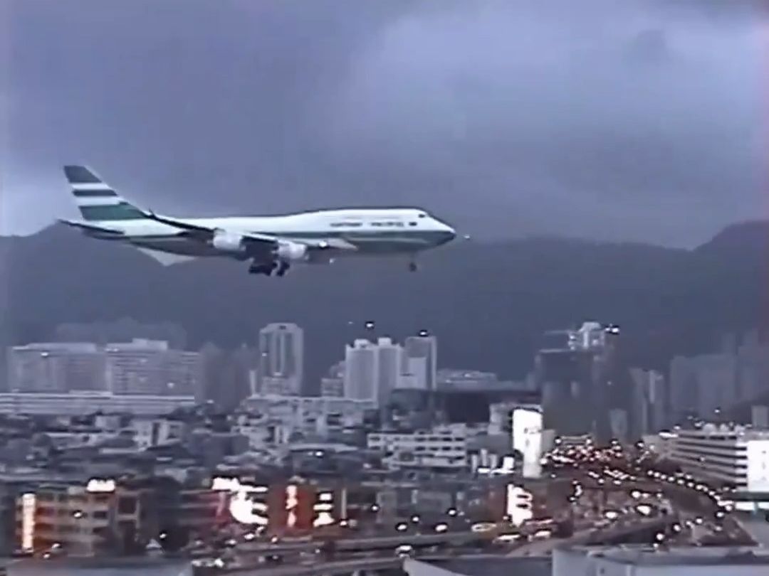 经典启德大转弯,国泰航空波音747降落香港启德机场