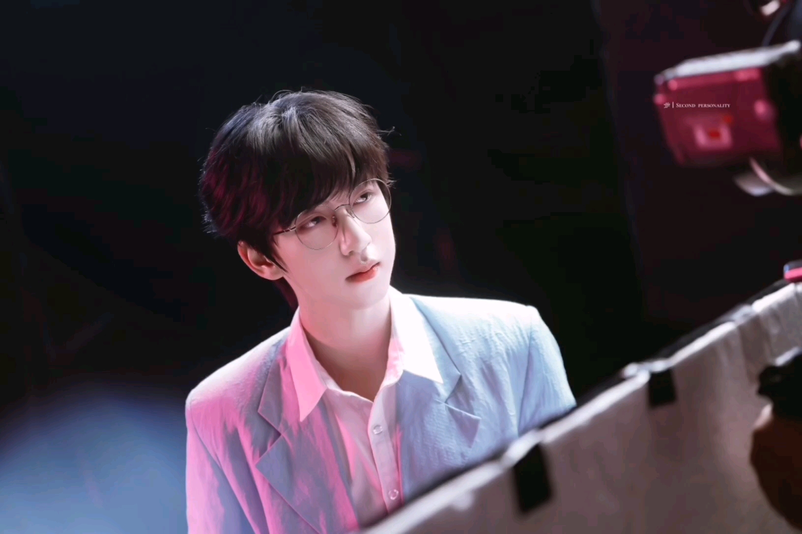 惊!某男团成员戴眼镜是真的好看……点进来收获清冷气质帅哥一枚