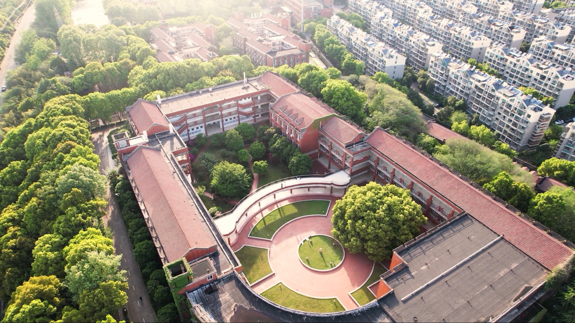 用emoji表情打开三江