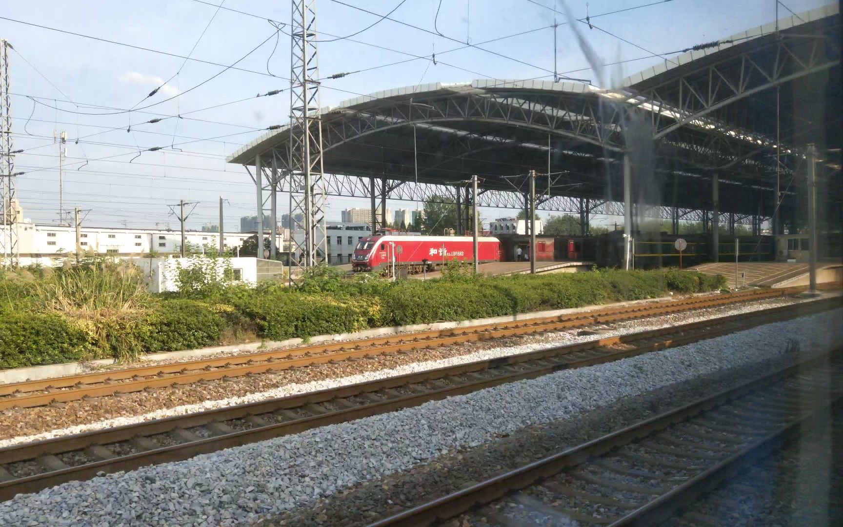 k1050次列车(温州——青岛北)开出阜阳站