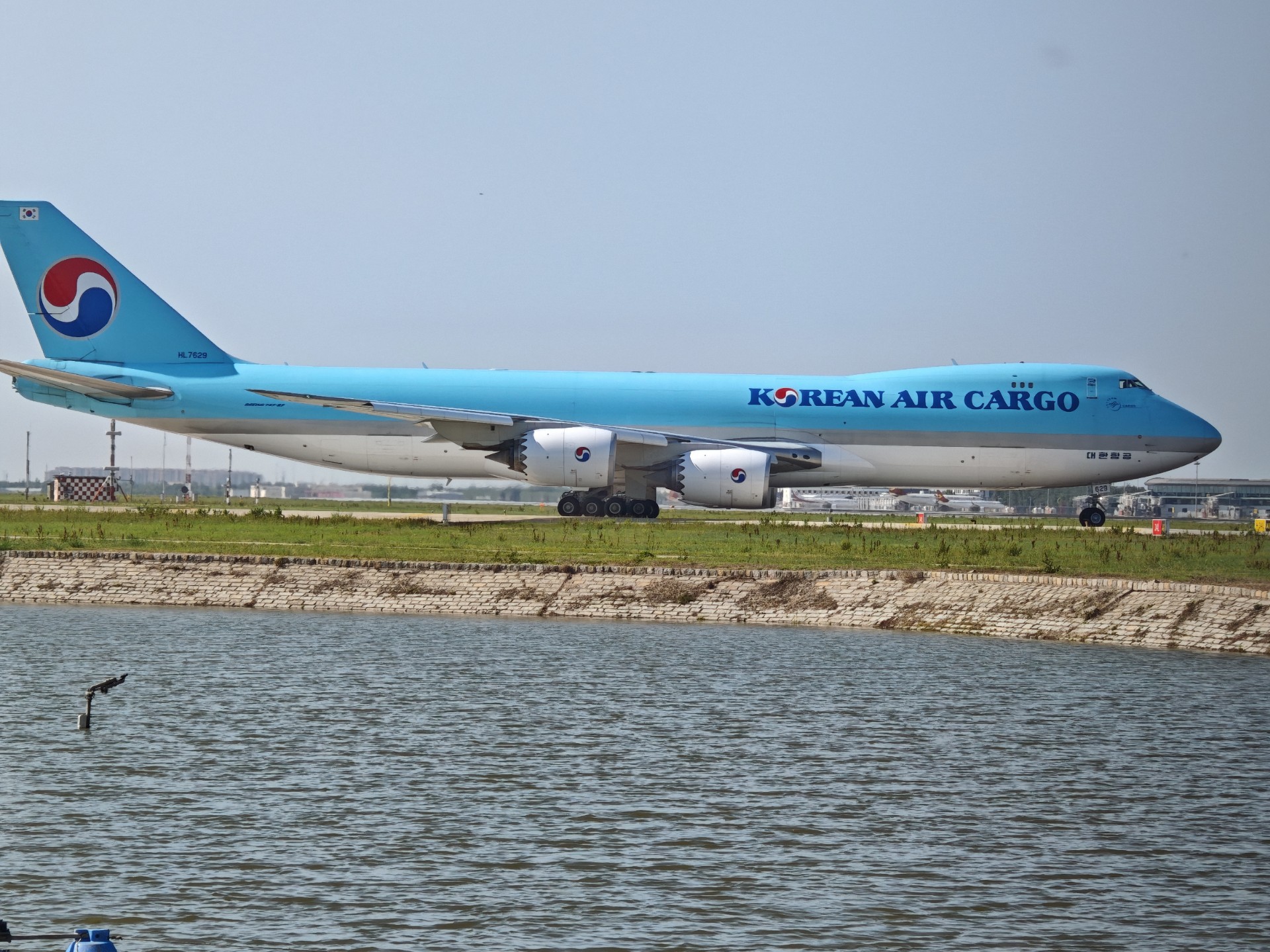 大韩航空747货机在tsn34左跑道起飞