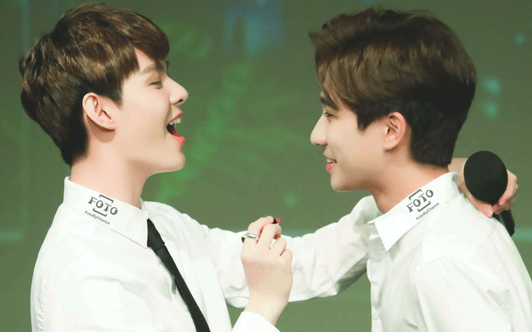 [ps][泡芙黄明明]你在哪里我的目光就在那里.