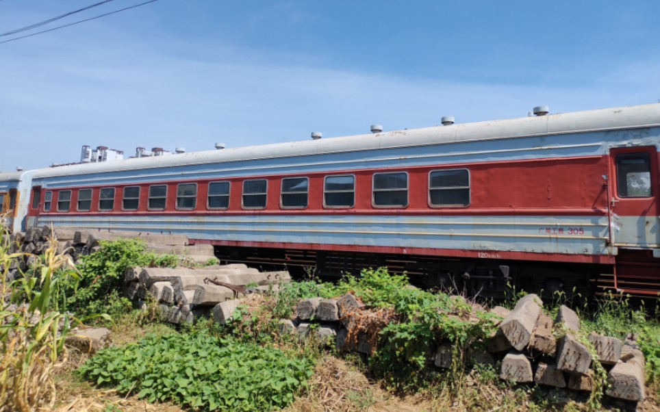 原色探访封存的刷红工程22b客车