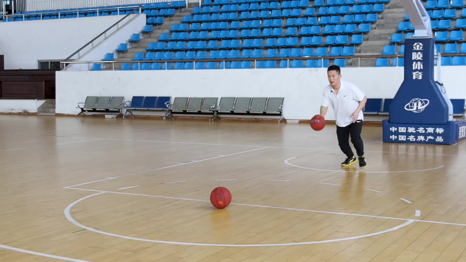 【儿童青少年篮球线上公益课堂】运球教学-3-行进间运球练习