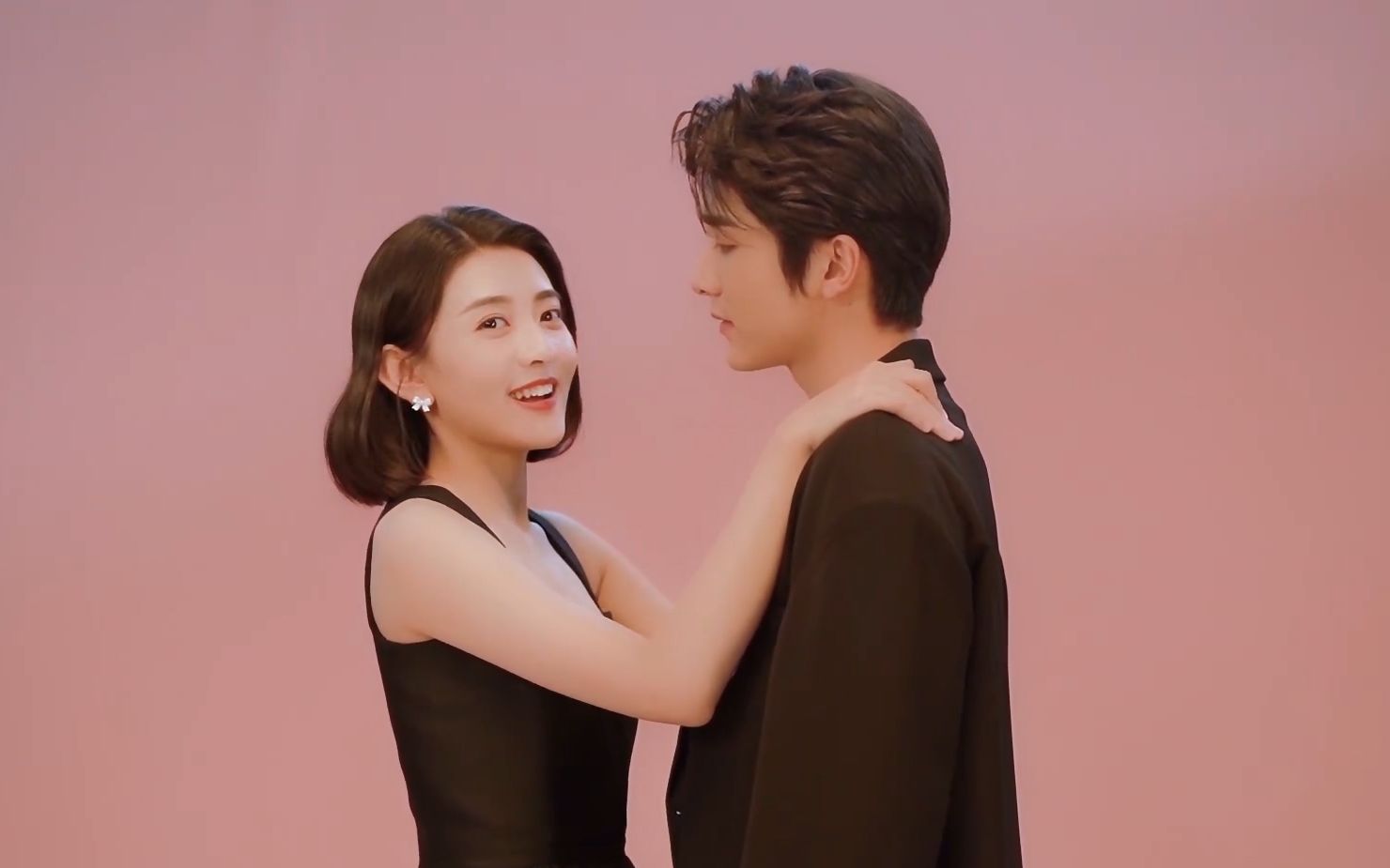 张新成,梁洁《变成你的那一天》海报拍摄特辑