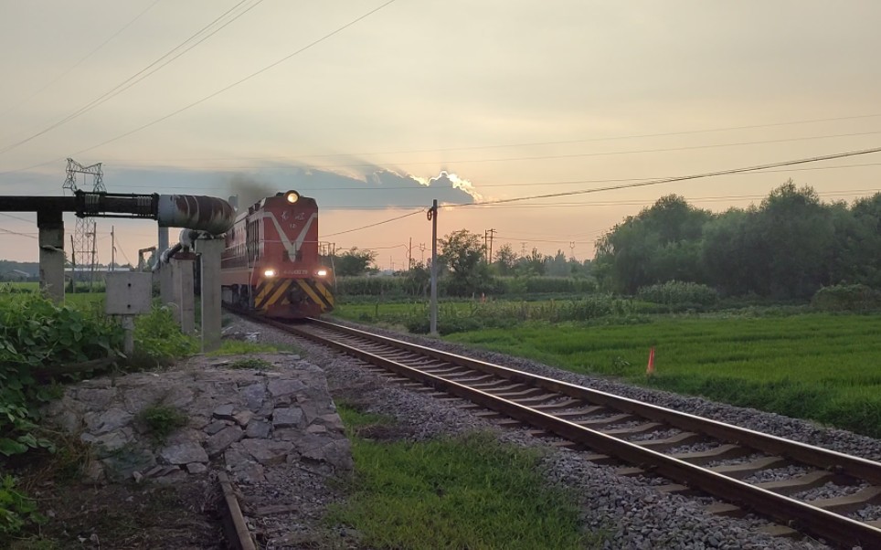 徐沛铁路df12-0079牵引自备车大列行驶在专用线徐孔分支往徐庄矿和