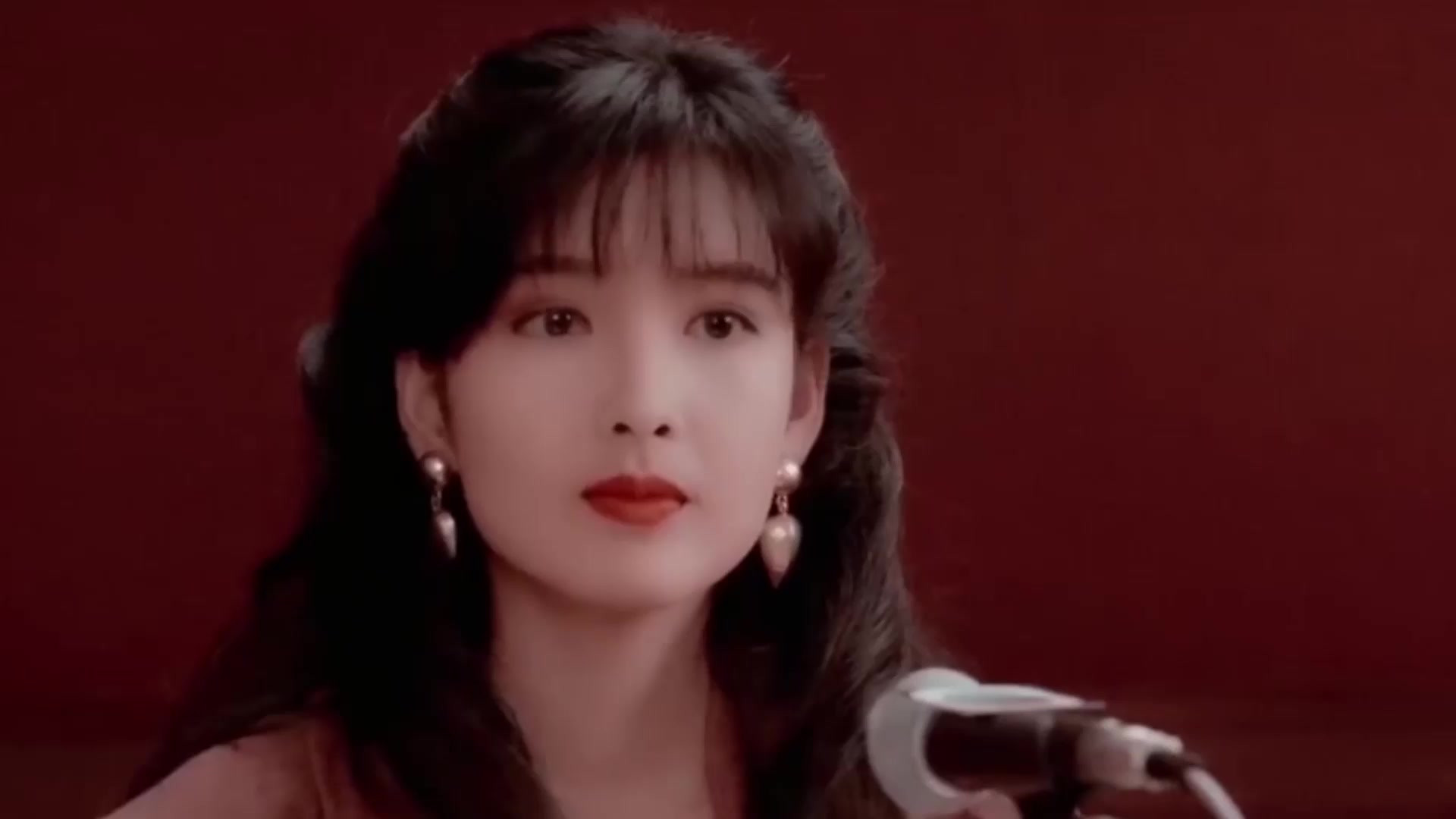 周慧敏凭什么这么火,看看这段舞姿就知道了,现在女团舞都是人玩剩下的