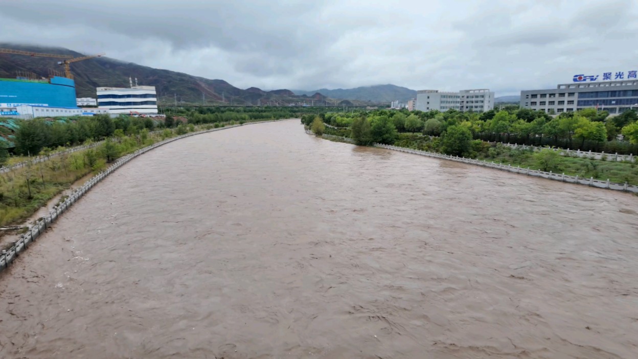 9月4日17:30海东市平安区拍摄,湟水河涨这么大的水真的不多见