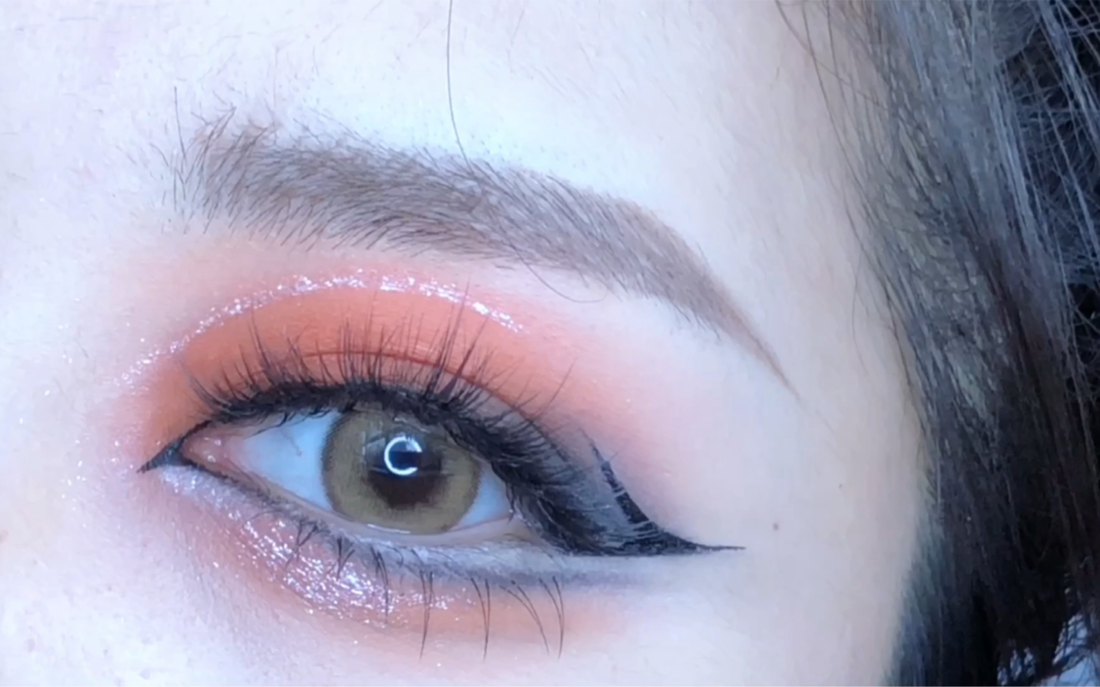 橘色截断倒钩眼线眼妆