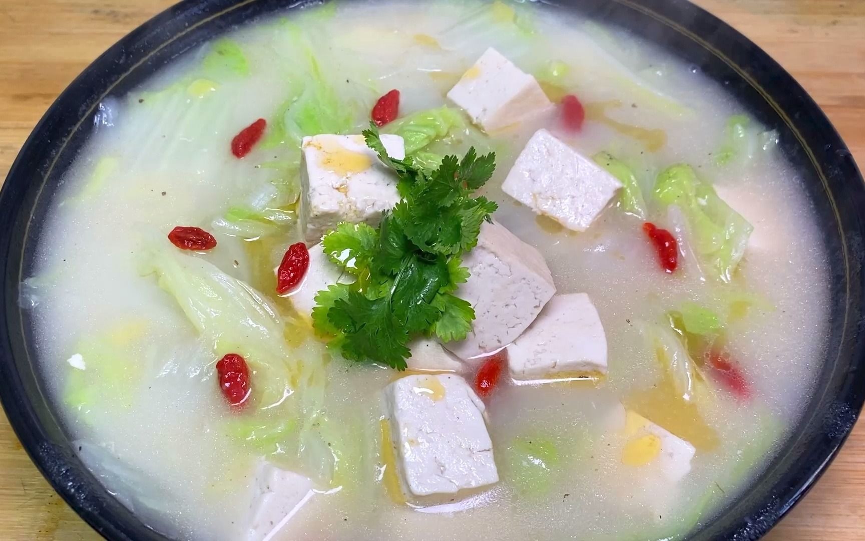 白菜炖豆腐家常做法,大厨不外传的绝招,汤汁奶白,鲜香养胃!