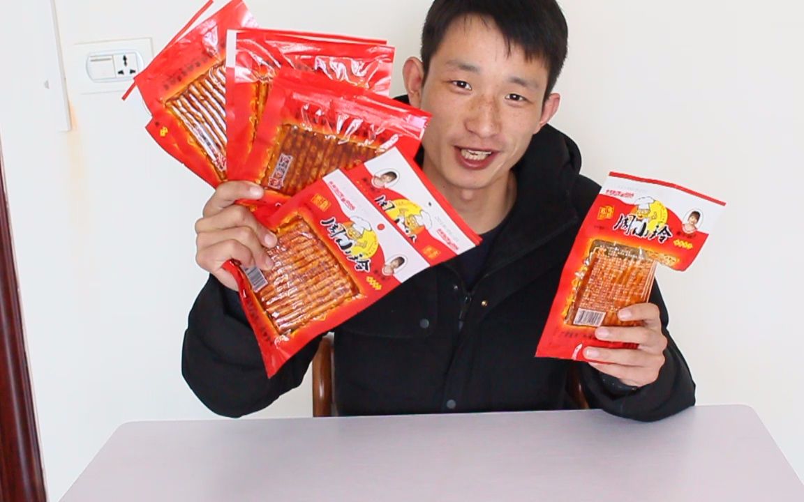 曾经风靡全网的周小玲辣条,一包怎么够,先来10包!