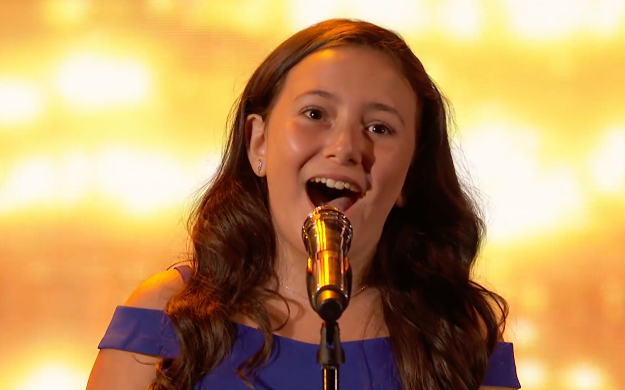 2020美国达人秀四分之一决赛才10岁的小女孩你敢相信她有这样的嗓音