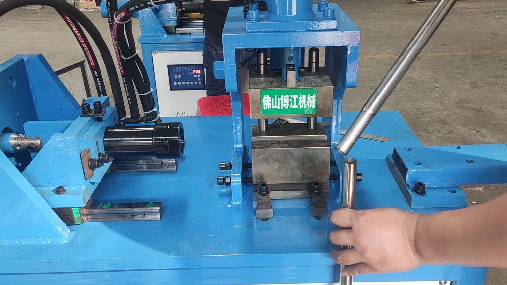 晾衣架圆管缩口机,换模具可扩口,长度任意调节