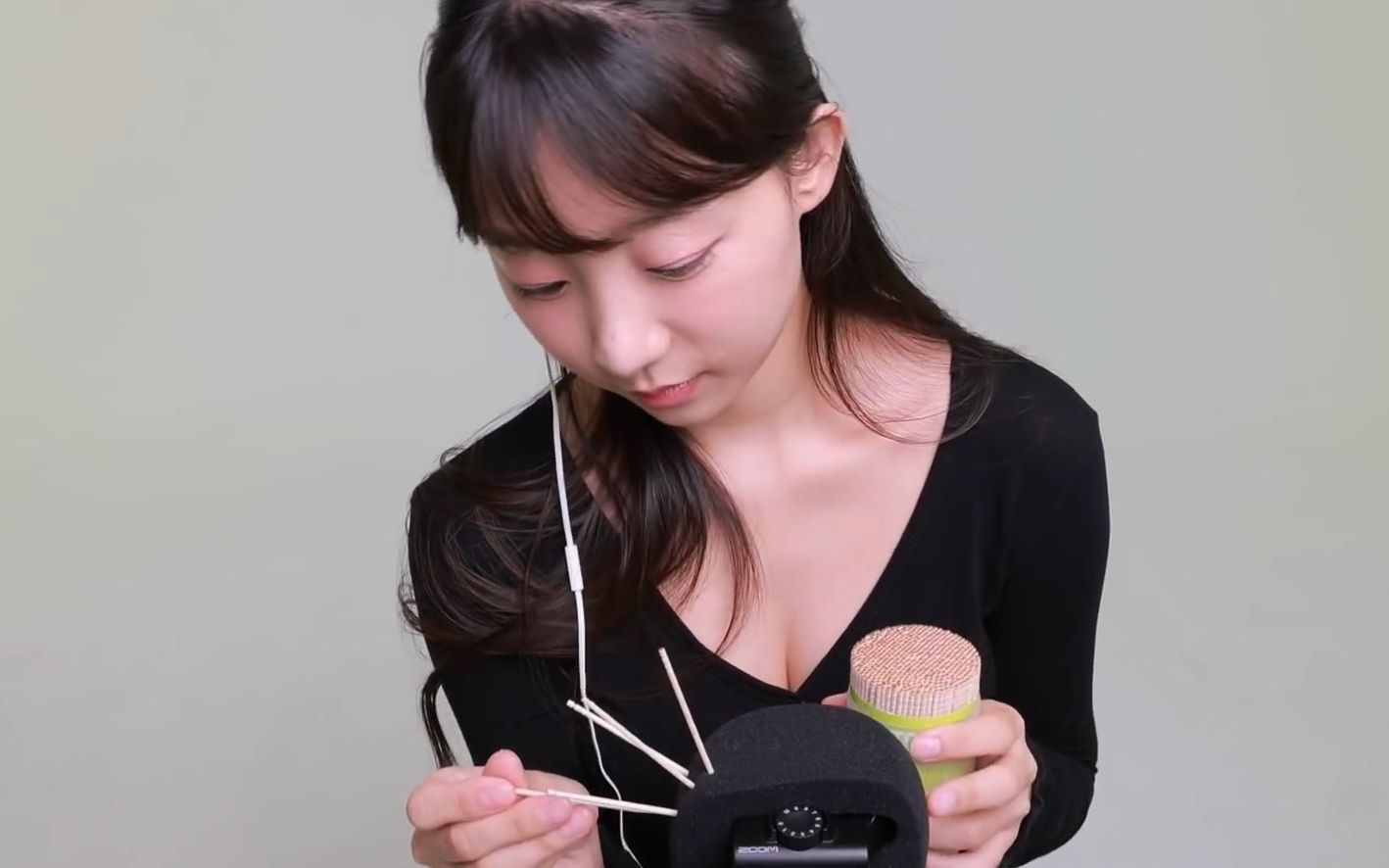 【milky助眠】小姐姐安静地玩牙签_哔哩哔哩_bilibili