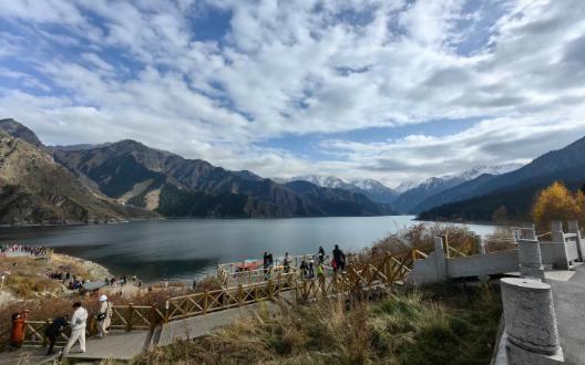 山无陵,江水为竭,冬雷震震,夏雨雪,天地合,乃敢与君绝.——佚名《上邪》哔哩哔哩bilibili