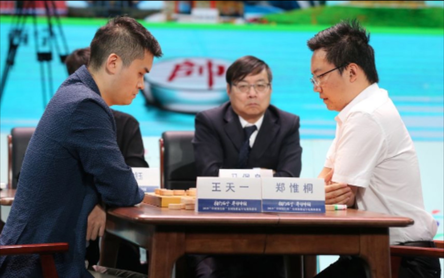 王郑十番棋出幺蛾子了,王天一:我用心下棋,你用力要赢