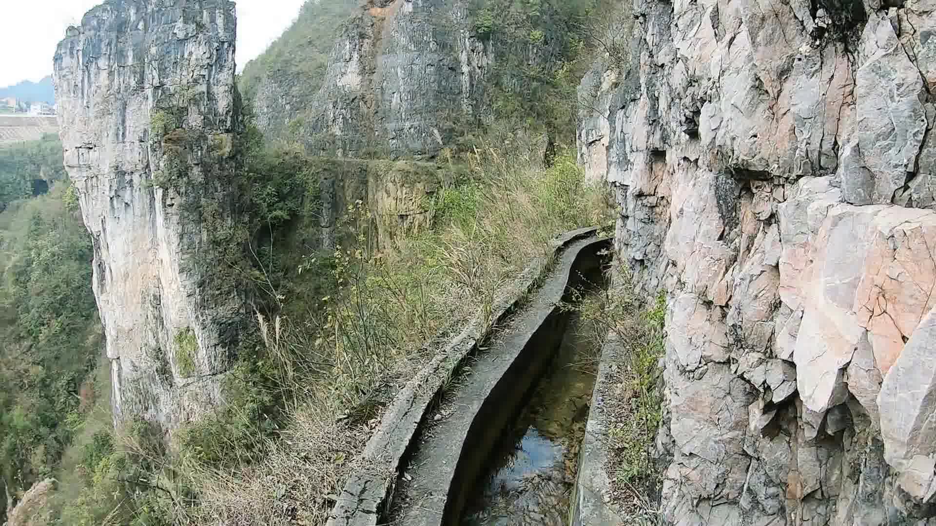 [图]悬崖边行走，生命边缘试探