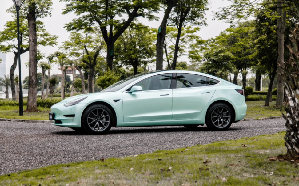 高光蒂芙尼蓝细腻后蓝色,既看不腻又带有运动色调~适合低调又想闪耀