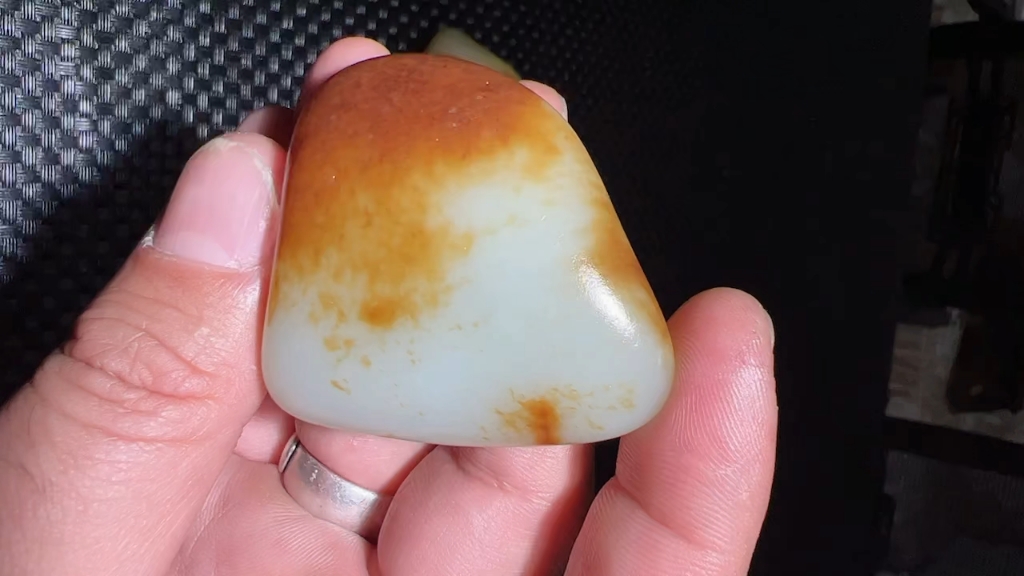 新疆和田玉籽料原石 49克 真皮真色 红油皮 独籽无修型 一个天然的