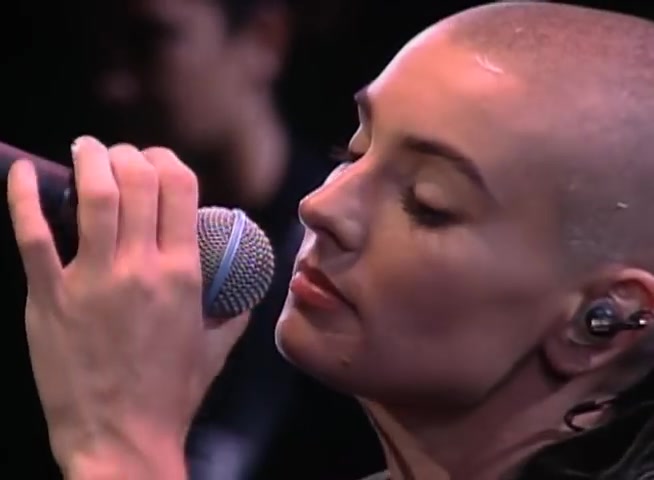 [图]Sinead O'Connor - Nothing Compares 2 U (Live)