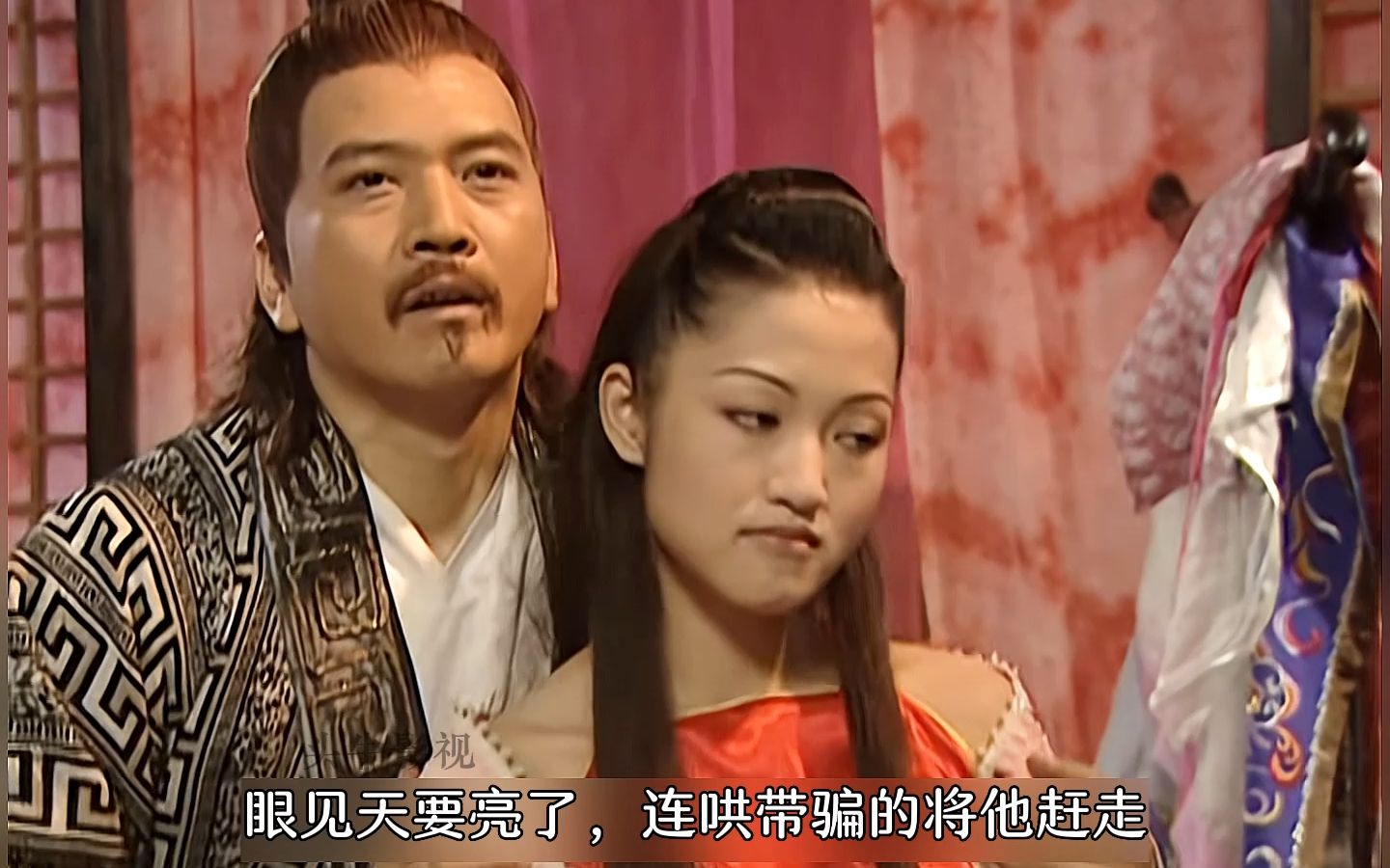 隋唐英雄传:萧妃扔了个手绢,李密只是捡起,便压了皇上一头