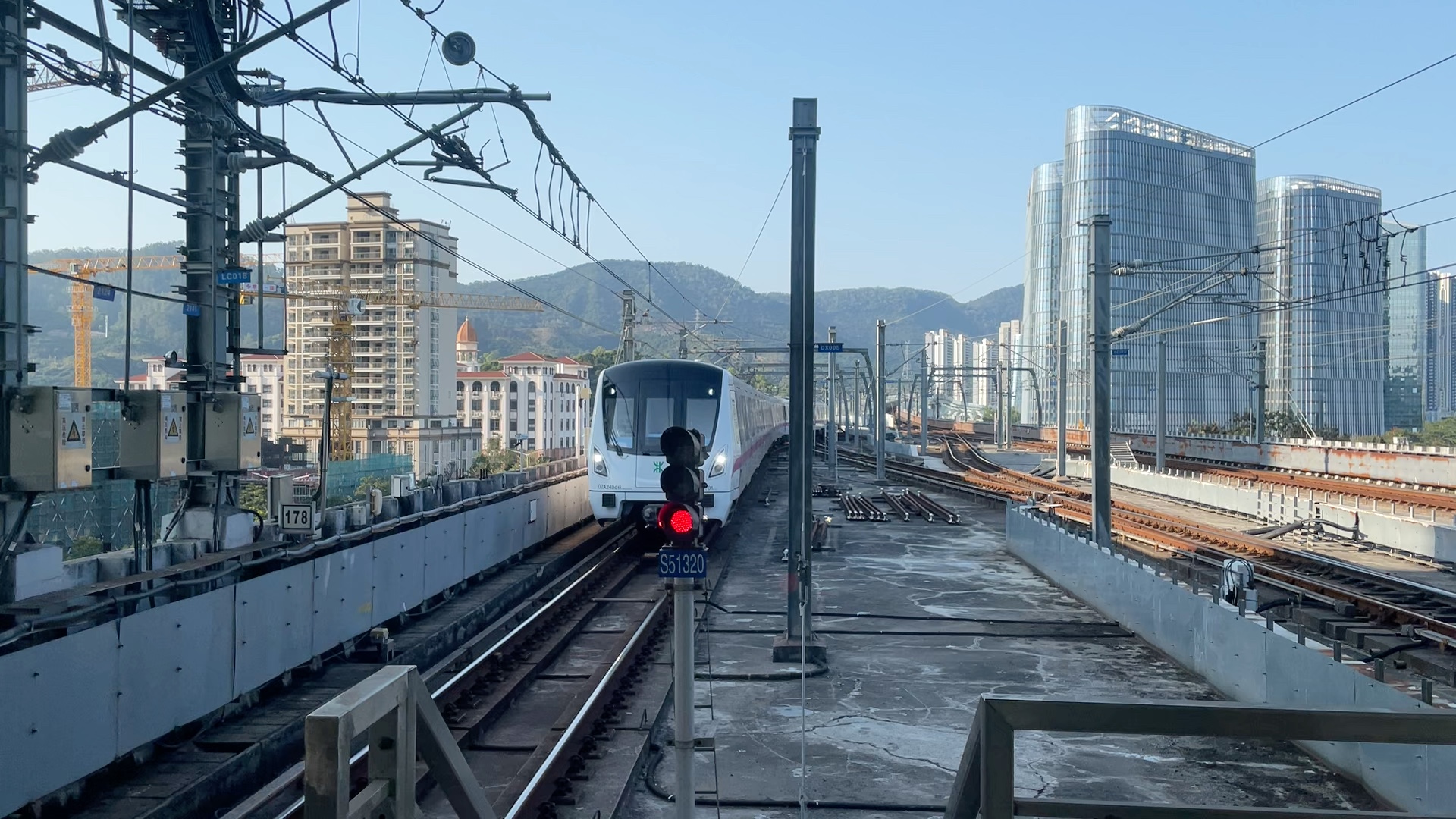 【深圳地铁】8号线列车270五号线长岭陂出库线进站 黄贝岭方向_哔哩