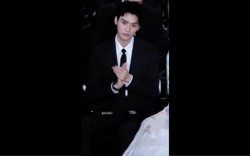 龚俊弄手的姿势好a好酷哦