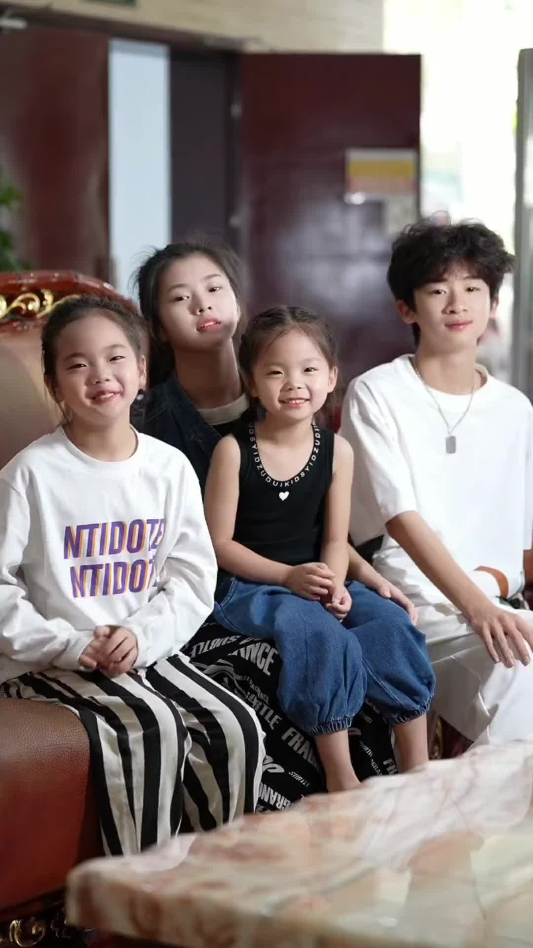 音乐唱歌小天一若伊刘大美闺女