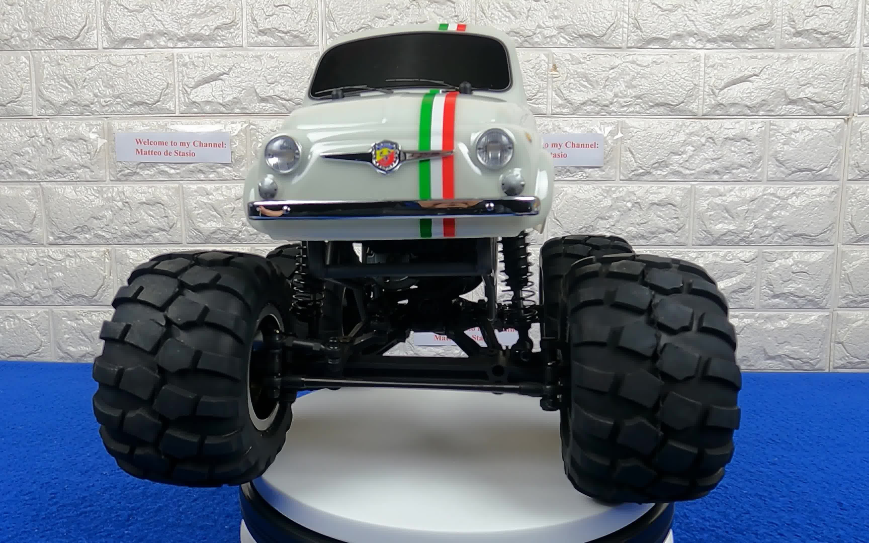 4k rc遥控菲亚特大脚车试玩声组调节