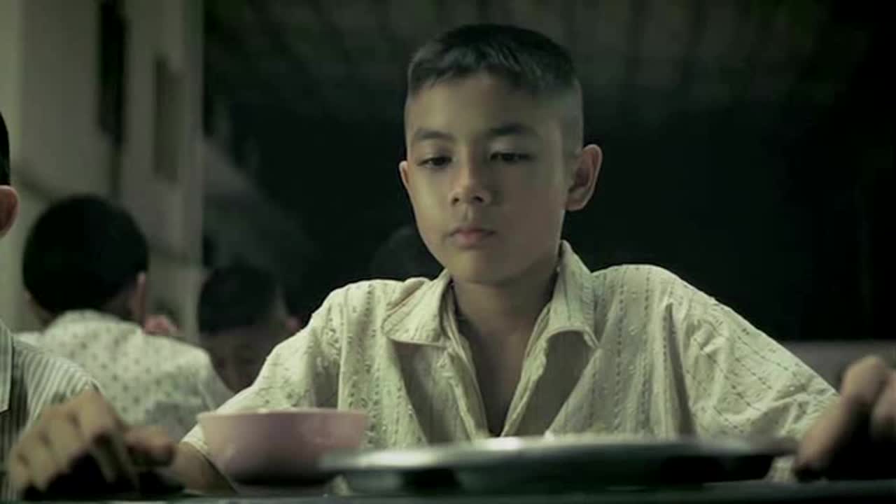 《鬼宿舍》剪到这一幕,别打开,会饿