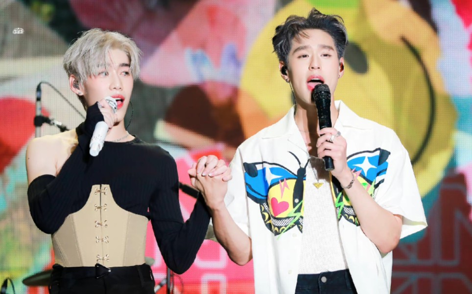 是我的两个宝贝大明星 [bkpp的拥抱永远令人心动]