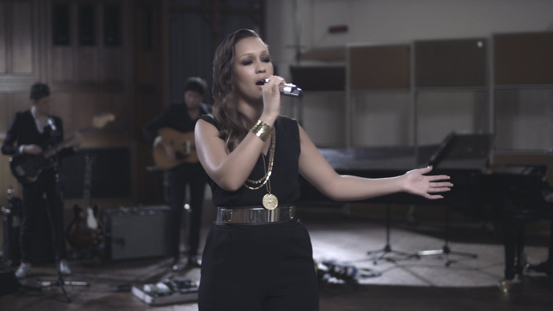 [图]Nothing's Real but Love (Live from Air Studios) - Rebecca Ferguson