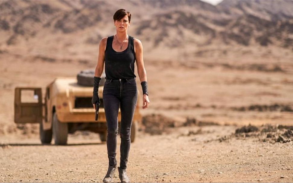 不死女战士超能力被黑帮盯上,她直接将其团灭,一部燃爆动作片