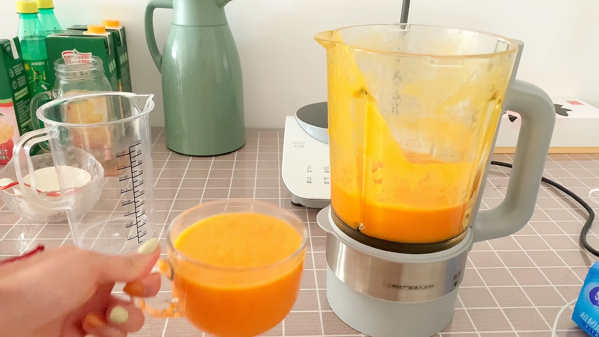 破壁机营养养生饮100种之(十六)胡萝卜糯米汁