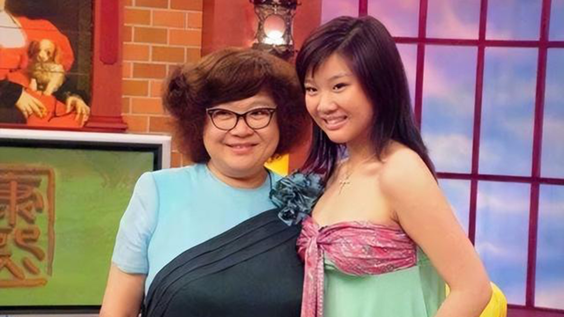 沈殿霞77岁生忌,张国荣经纪人现身拜祭,告知郑欣宜近况望肥姐放心