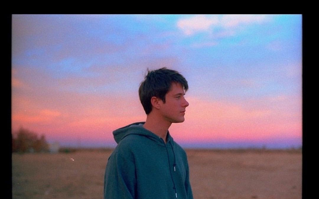 [图]Alec Benjamin 直播