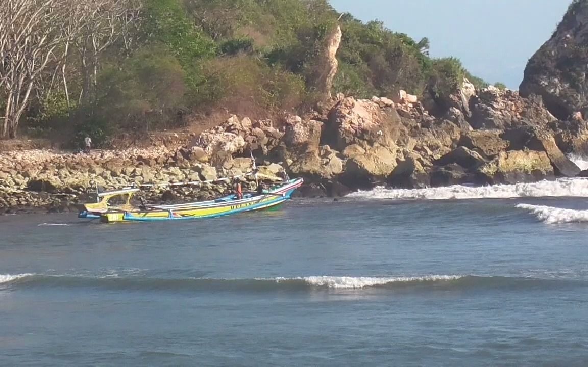 [图]一艘小船在大海中乘风破浪