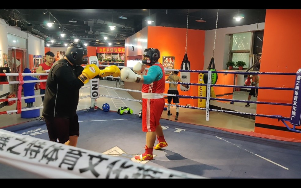 重量级拳击轻实战115kgvs120kg