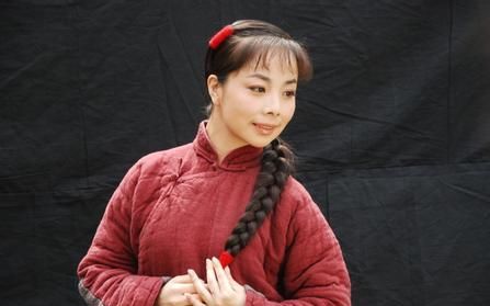 王二妮演唱的白毛女图片