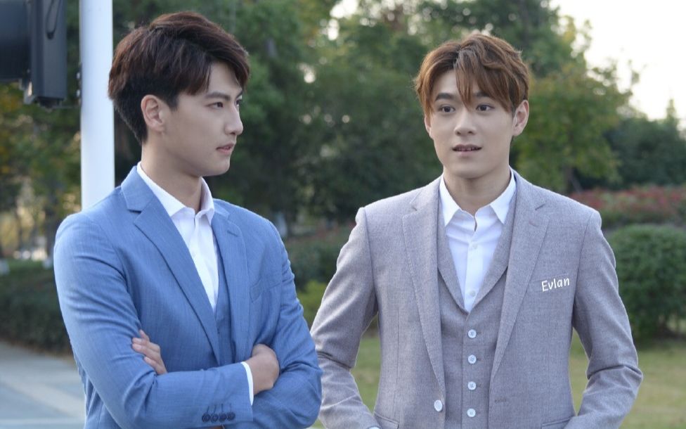 【馬振桓】【易柏辰】 181101 正装出席会议的两位