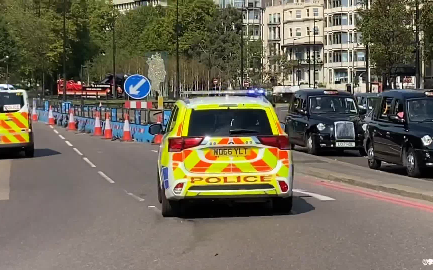 英國大都會警察出警訓練三菱歐藍德警車福特全順警車