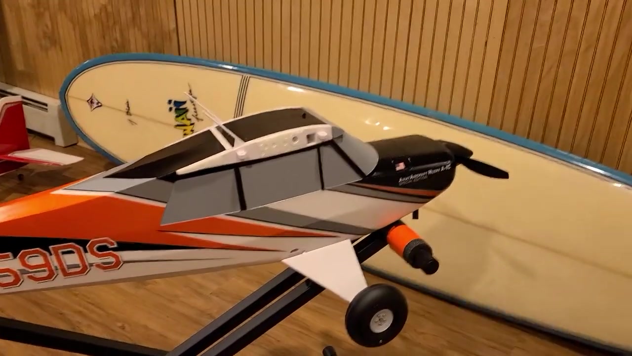 保护泡沫遥控飞机上的油漆视频1of 2箭头rc aviat husky a1c