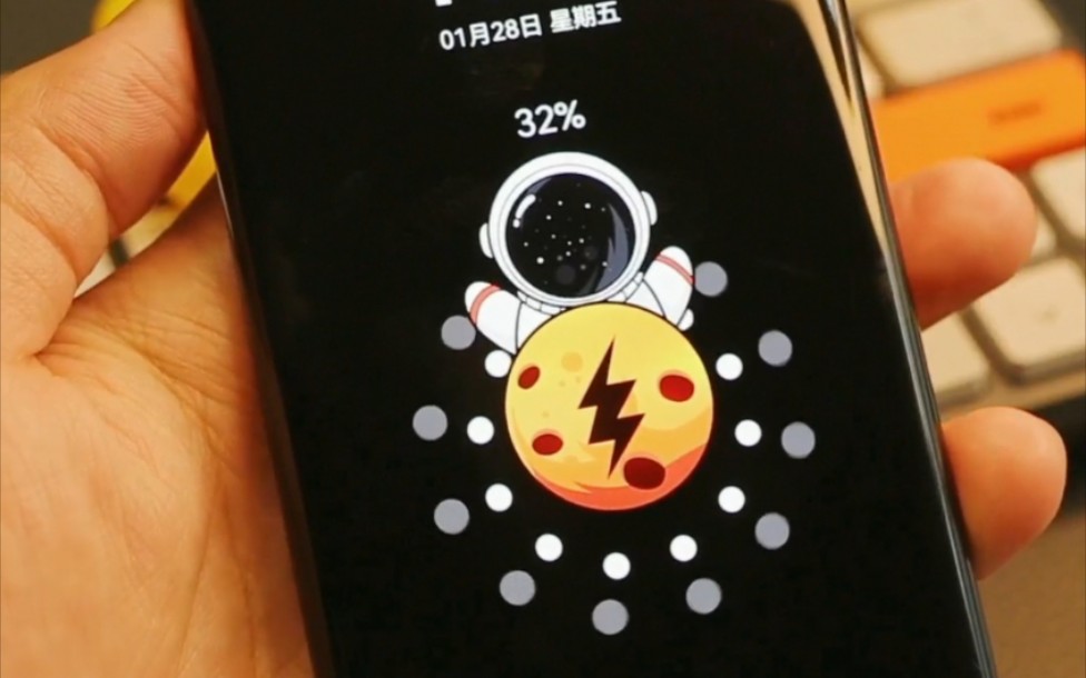 【华为主题/潮流太空人】新增个性充电特效-麦萌主题-麦萌主题-哔哩