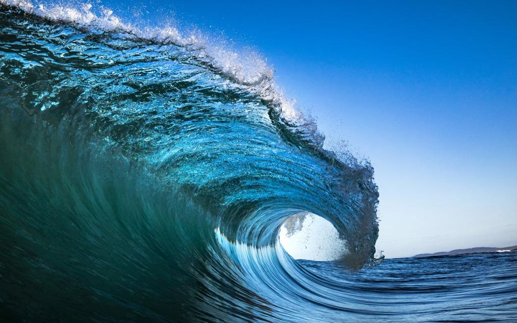 慢镜头看海浪翻滚,洗去心头疲累