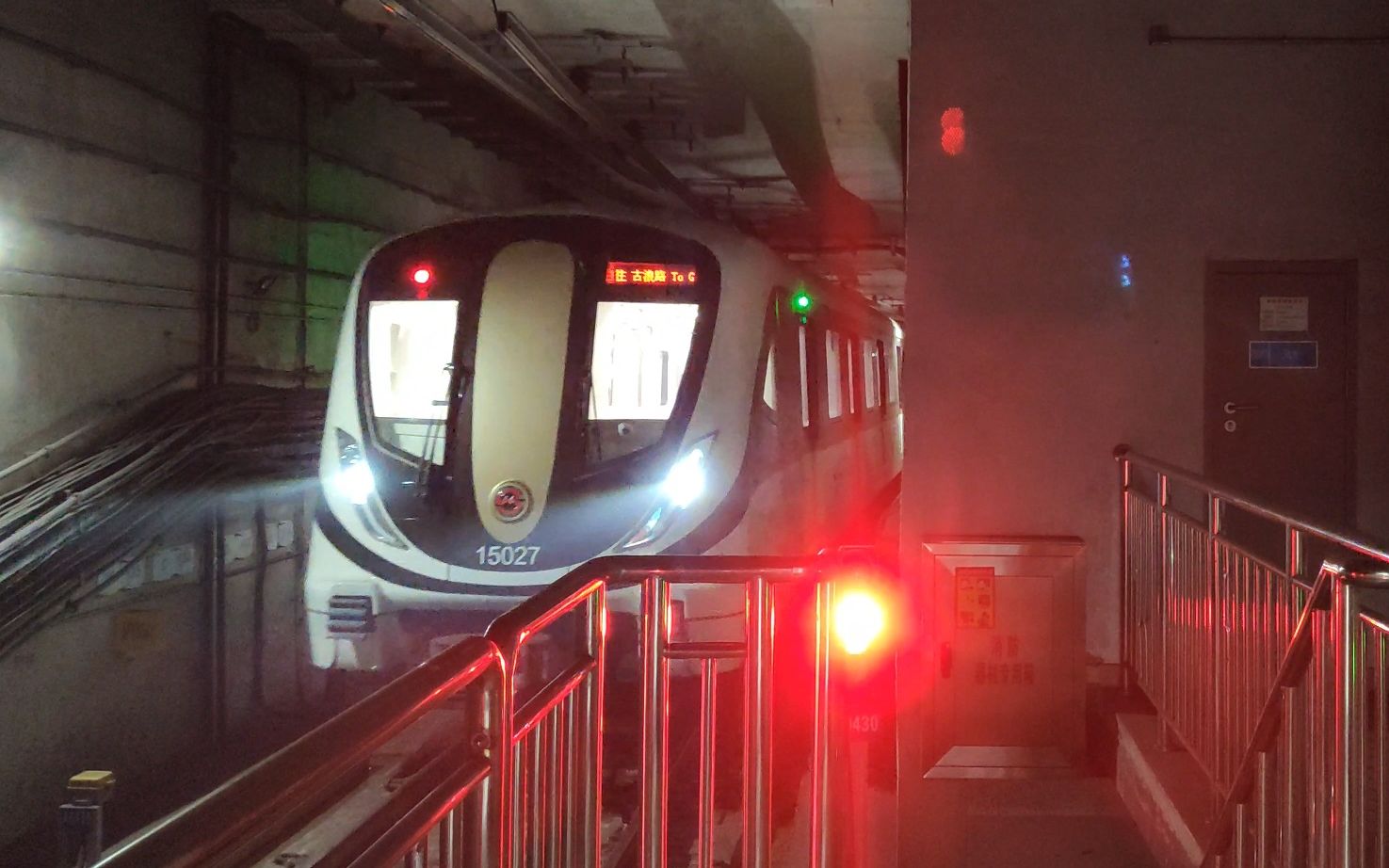 上海地铁15号线15027双柏路折返进站
