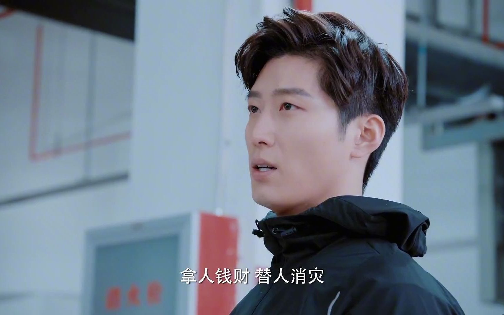 海上繁花:雷宇峥深夜出门,却被小混混围住,不料他身手了得