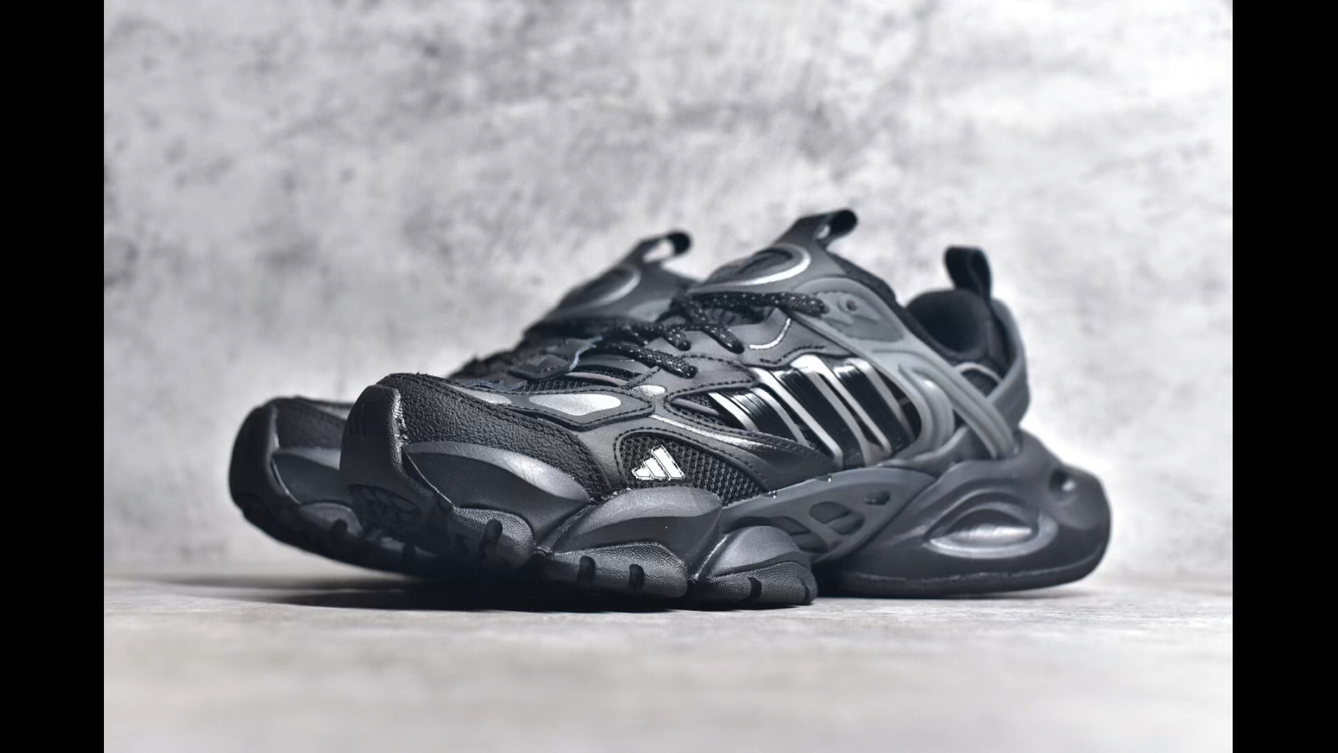 阿迪达斯 adidas vento xlg runner deluxe boost 交叉鞋面纯黑复古