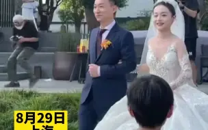 Download Video: 婚礼现场爸爸送女儿出嫁，爸爸的气质与魅力让网友惊叹