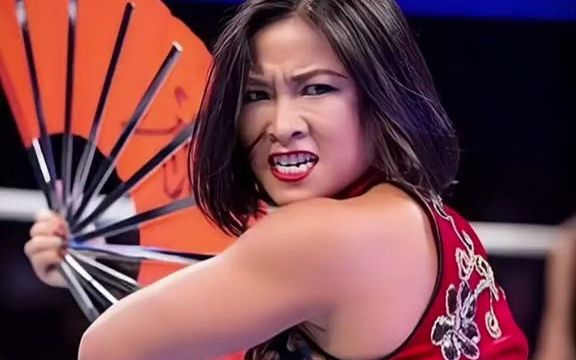 【全甲格斗】会功夫的霞姐,遭对手暗算后,霸气回击对手