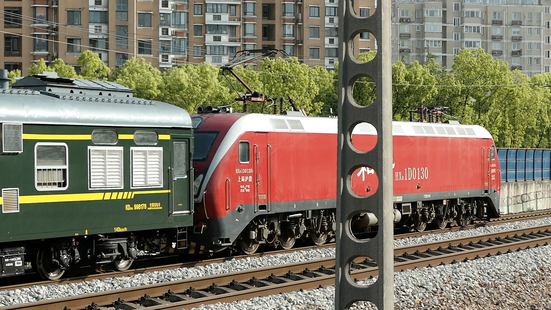 hxd1d-0130牵引25k车底通过莲花路机位